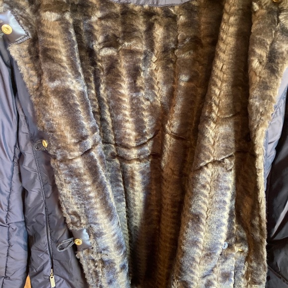 Ellen Tracy S Faux Fur and leather trim jacket - Picture 8 of 9